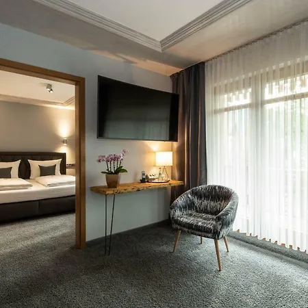 & Restaurant Becher فندق 3*