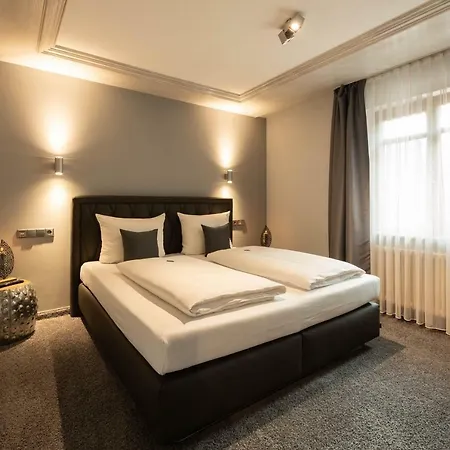 & Restaurant Becher فندق